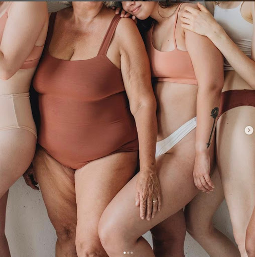 Mujeres compartiendo una práctica de meditación